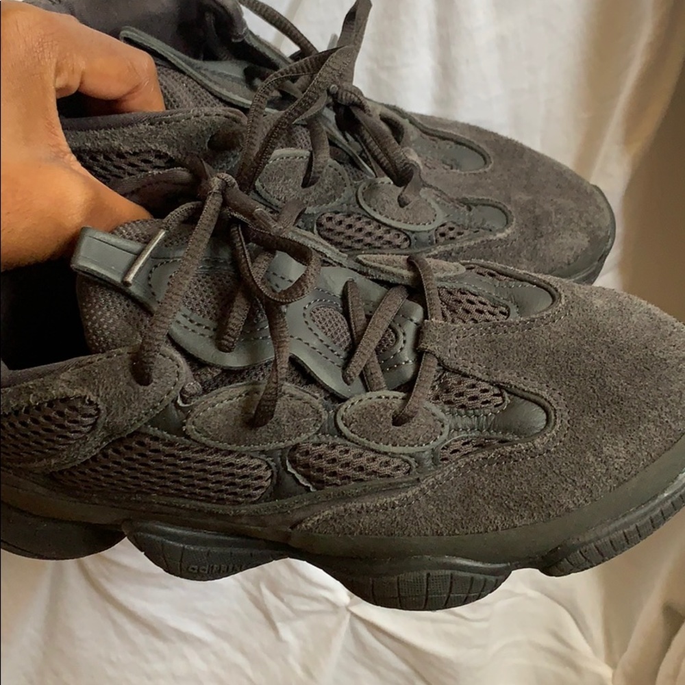 Yeezy sneakers authentic brought off the goat app